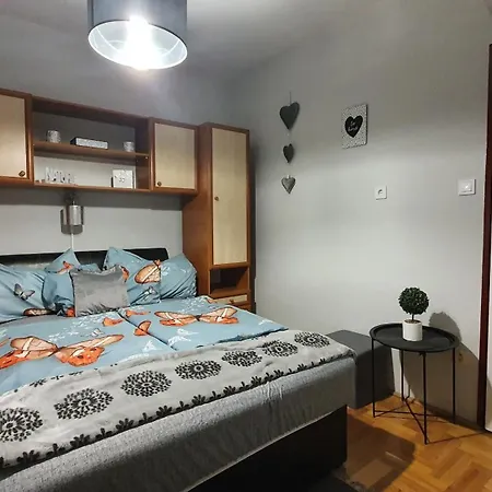 Pensionat Agnes Vendeghazak Siofok-apartman 1 *